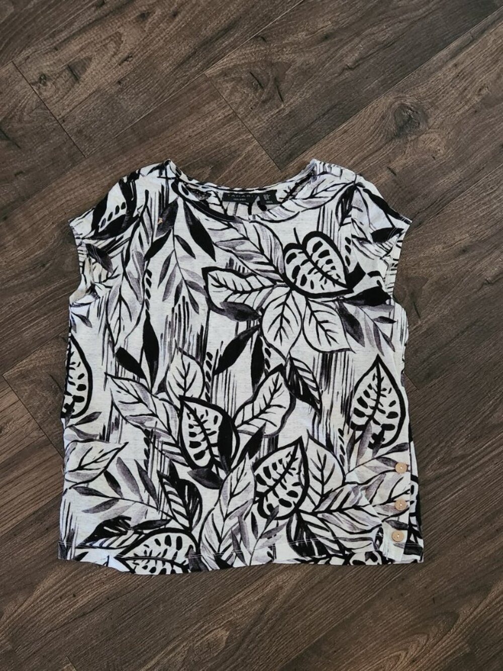 Tahari Cap Sleeve Linen Tee - Medium